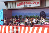 能登川ふれあいフェアで演奏する吹奏楽部